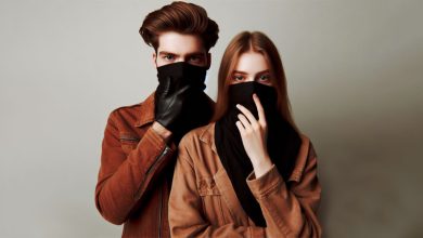 ảnh cặp đôi che mặt