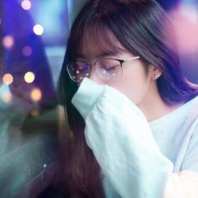 Avatar ảnh girl che mặt lạnh lùng
