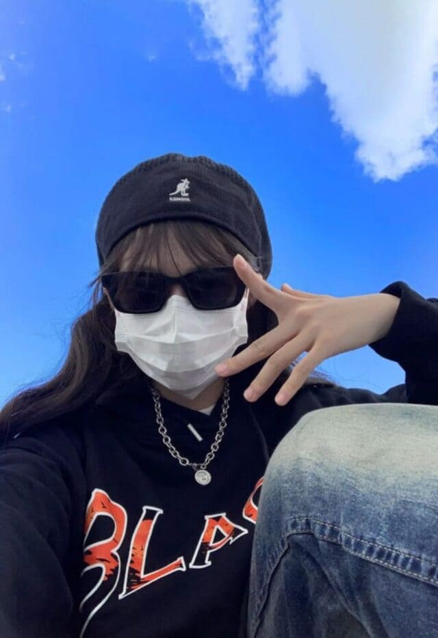 Avatar ảnh girl che mặt lạnh lùng