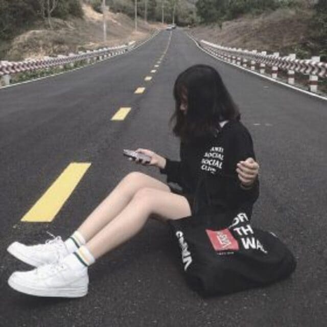 Avatar ảnh girl che mặt lạnh lùng