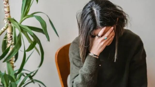 hình ảnh buồn rối bời, suy sụp